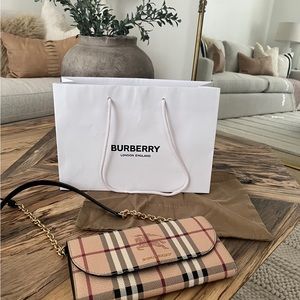 Burberry shoulder wallet on a chain